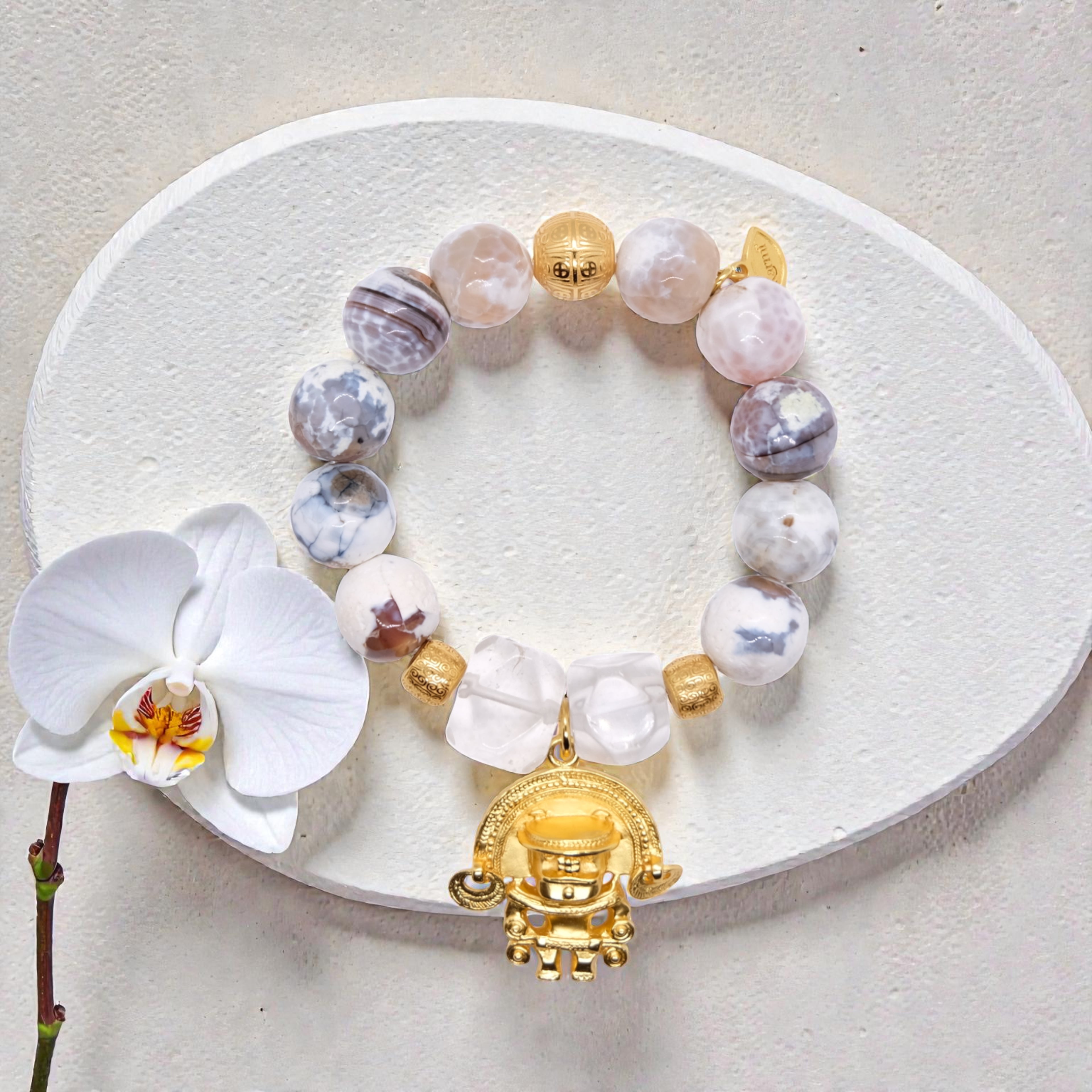 Edelsteinarmband in Beige mit vergoldeten Sterling Silver Deko Elemente