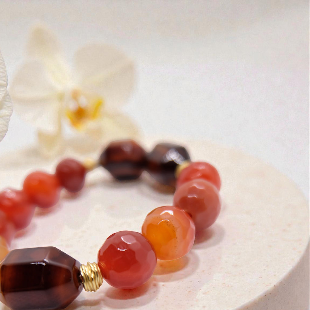 Edelsteinarmband aus Achat Steinen und 24K Gold Anhänger aus Kolumbien