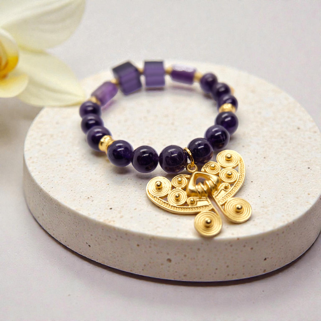 Armband mit Amethyste und 24K Gold Präkolumbianischer Anhänger 