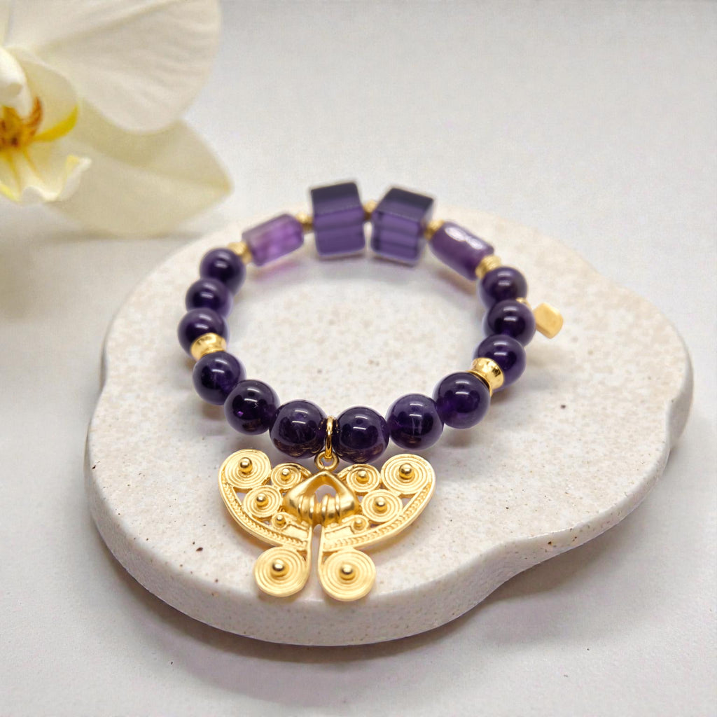 Armband mit Amethyste und 24K Gold Präkolumbianischer Anhänger 