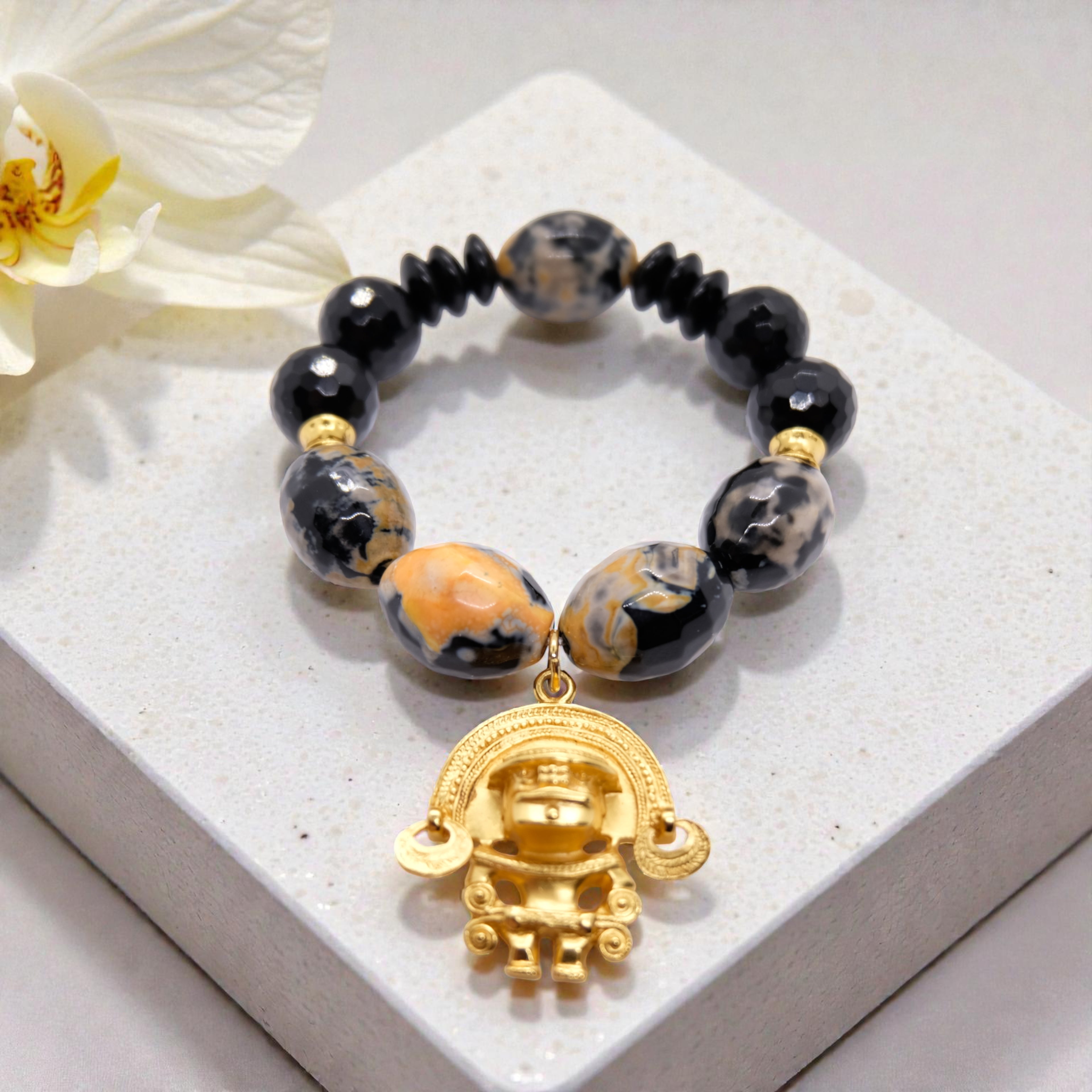 Edelsteinarmband aus Achat und Onyx Steinen mit 24K Gold Anhänger