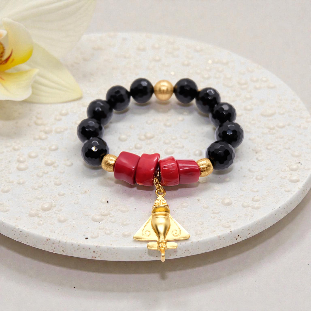 Edelsteinarmband aus Onyx und Korallen mit 24K Gold Anhänger und vergoldeten Sterling Silver Elementen