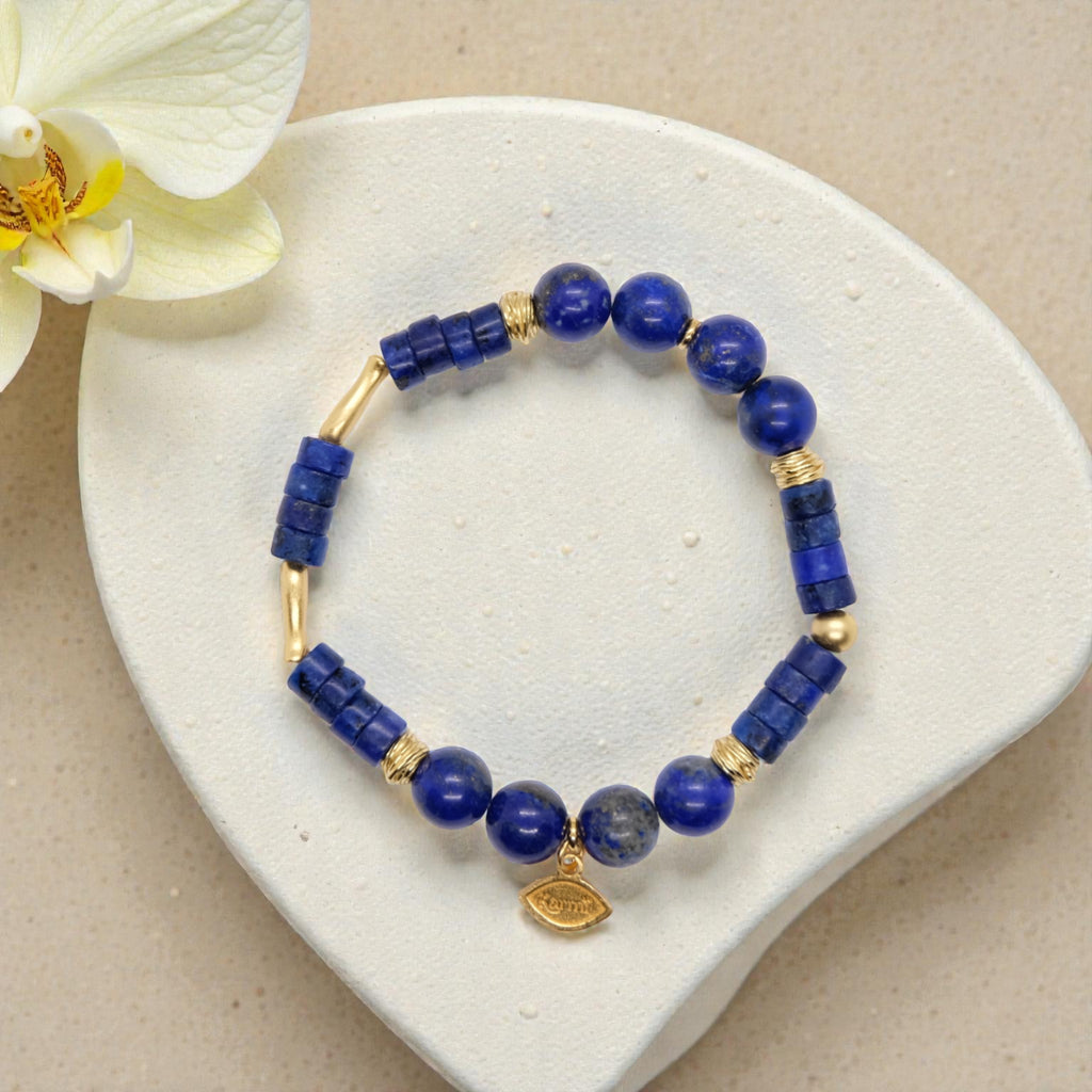 Edelsteinarband aus Lapis-Lazuli-Steinen mit Goldfischen