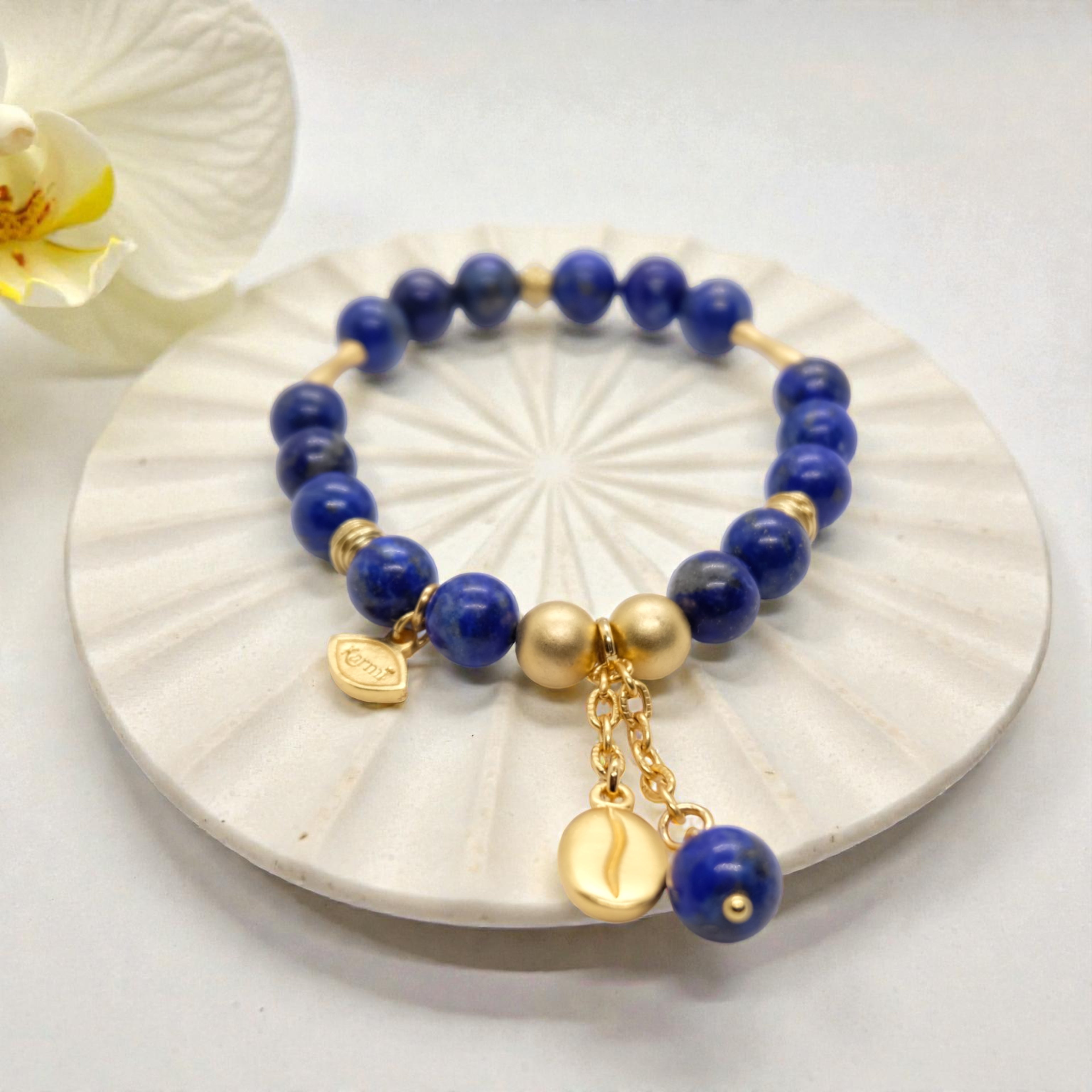 Armband aus Lapis-Lazuli-Edelstein mit 24K Gold Cafe Anhänger