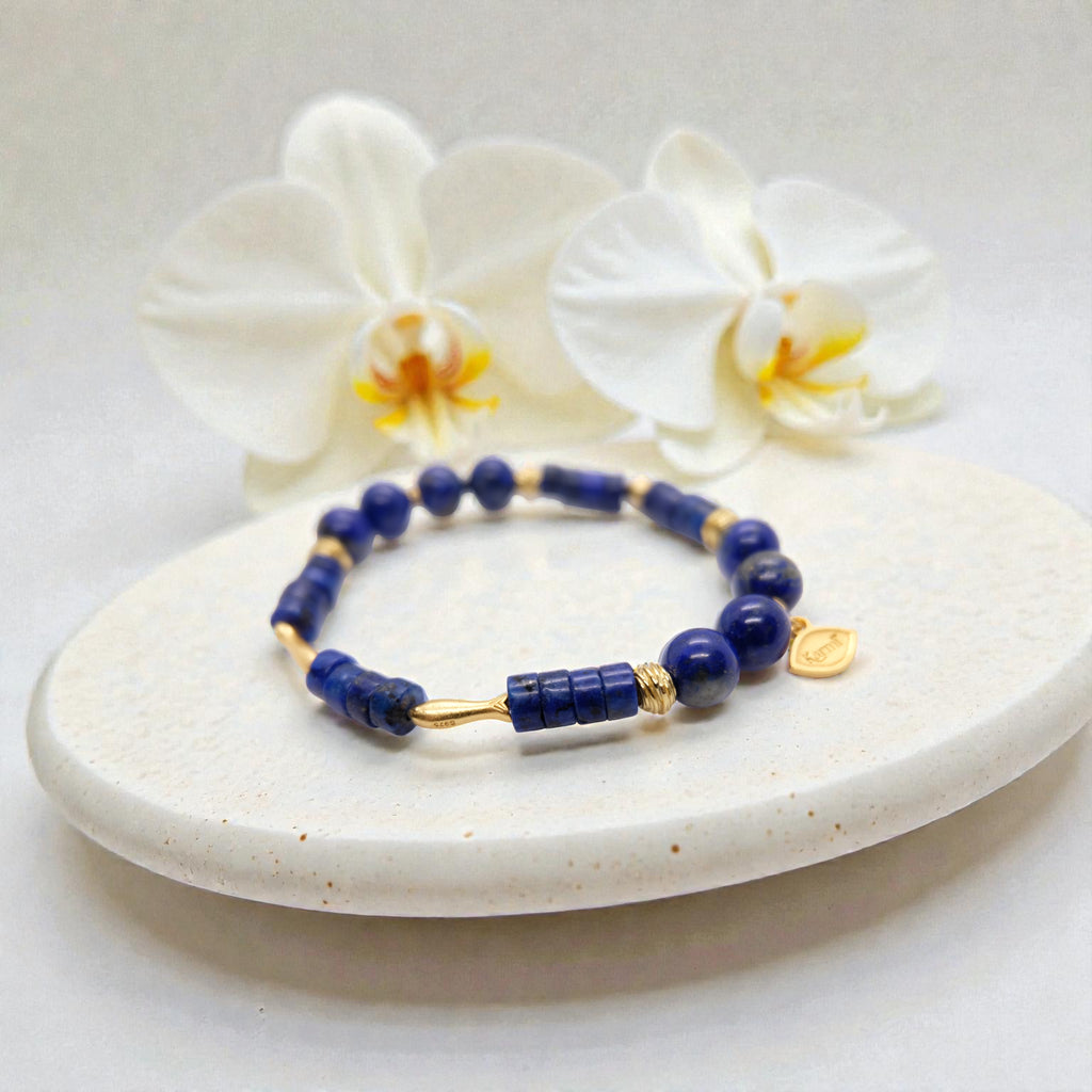 Edelsteinarband aus Lapis-Lazuli-Steinen mit Goldfischen