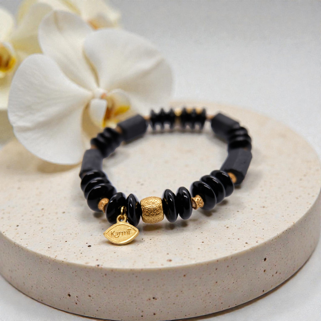 Edelsteinarmband aus Onyx- und Turmalin-Steinen mit 24K Gold Anhänger