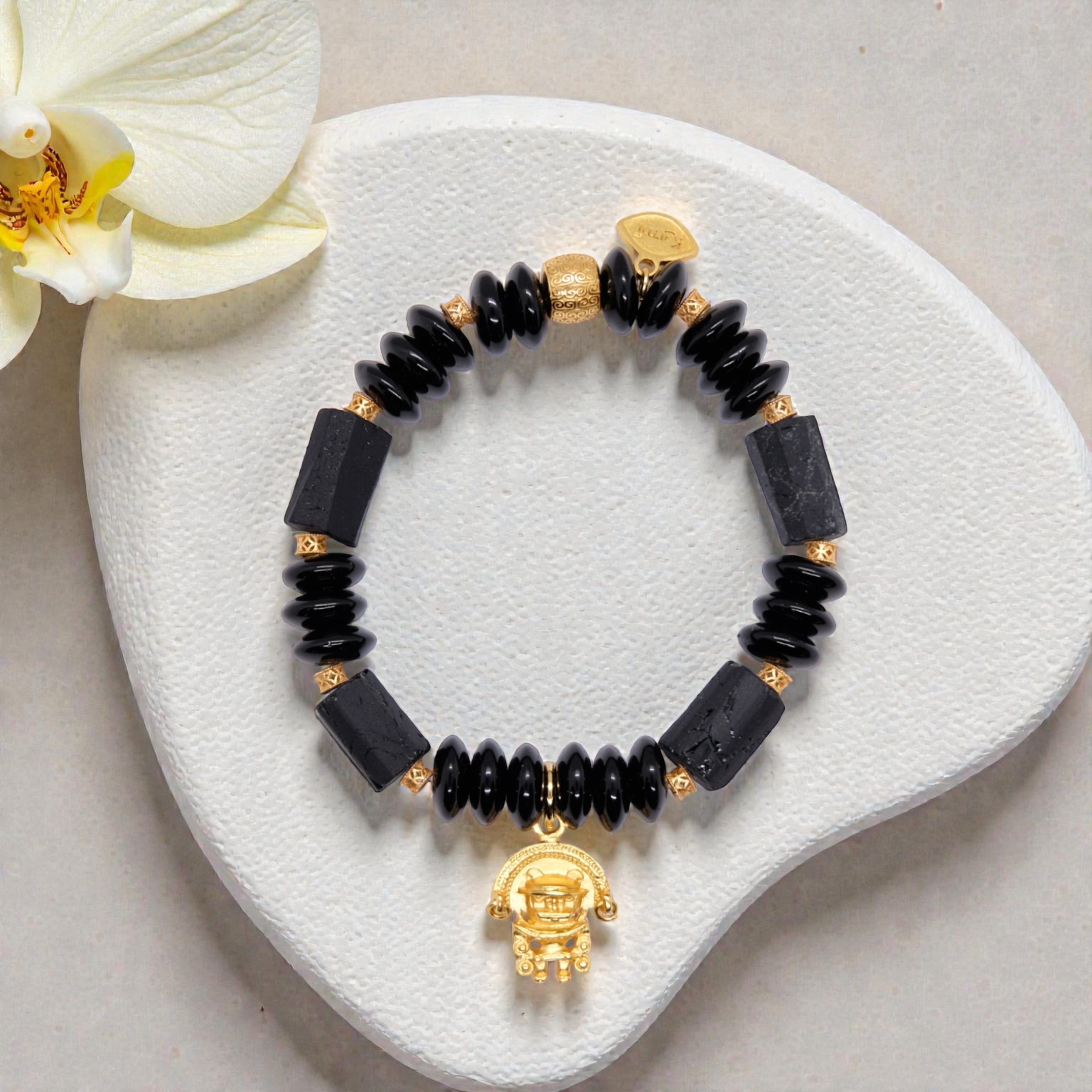 Edelsteinarmband aus Onyx- und Turmalin-Steinen mit 24K Gold Anhänger