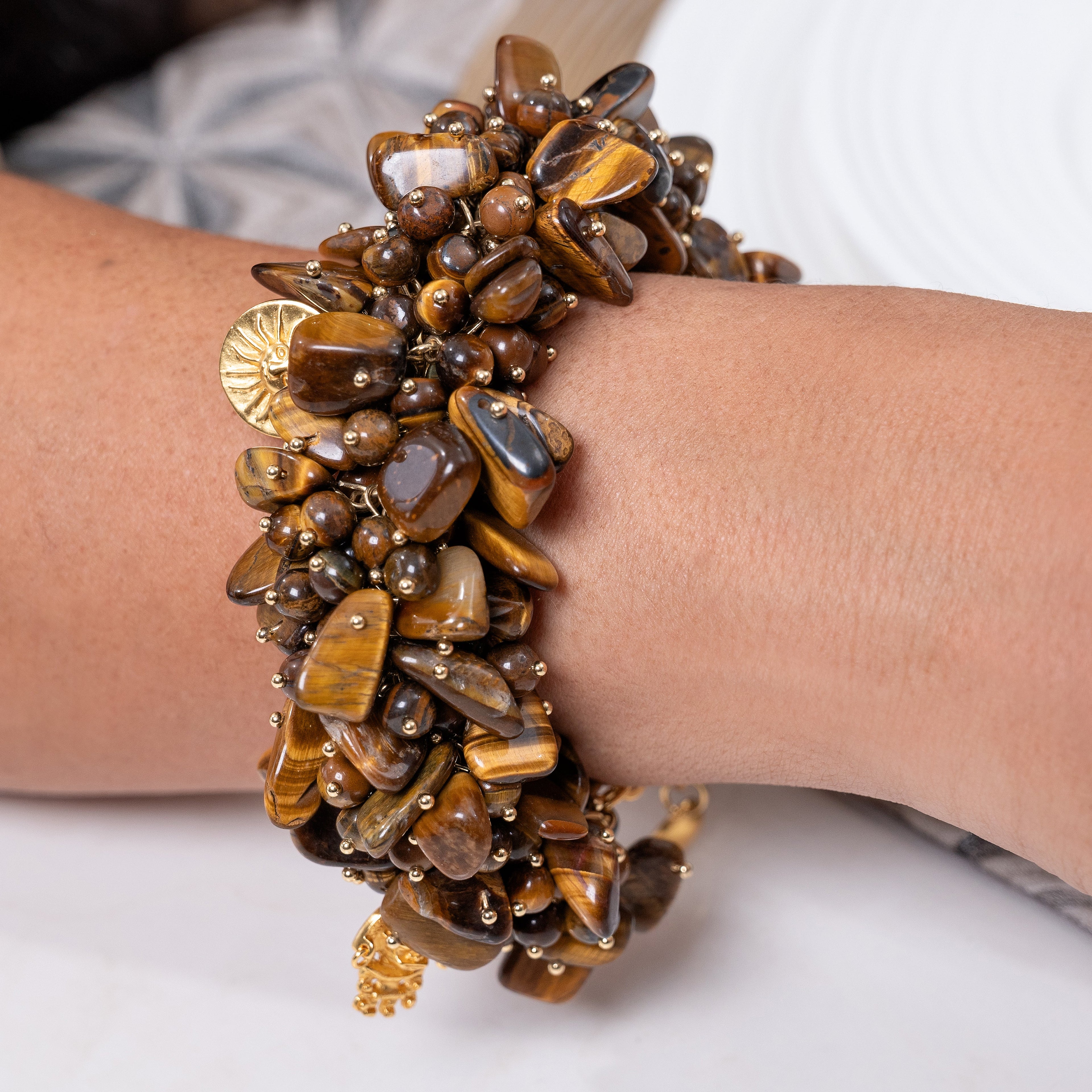 Edelsteinarmband aus Tigerauge mit Gold Elementen